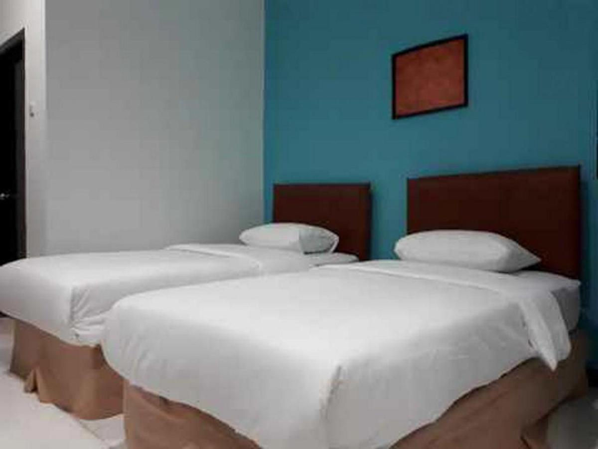 Reddoorz At Hotel Rumberpon Соронг Экстерьер фото