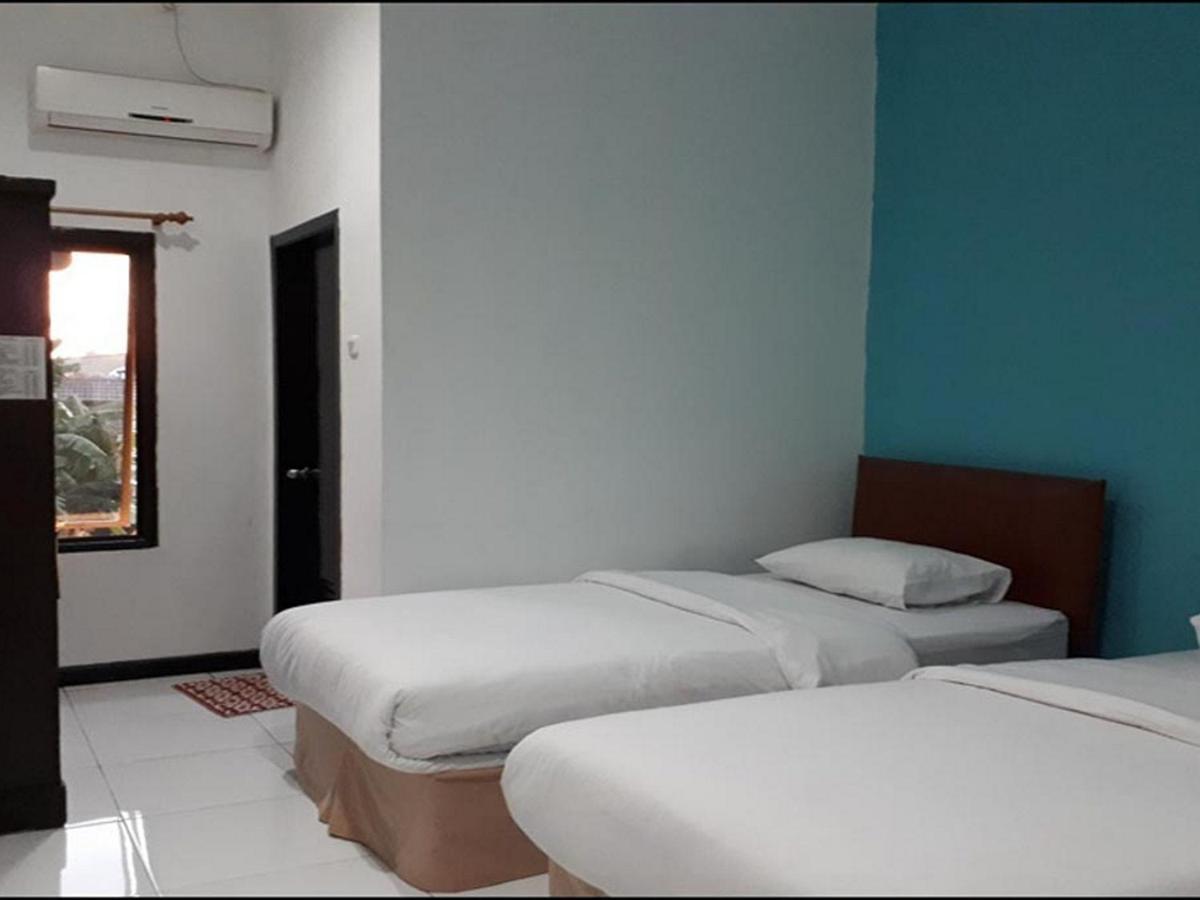 Reddoorz At Hotel Rumberpon Соронг Экстерьер фото