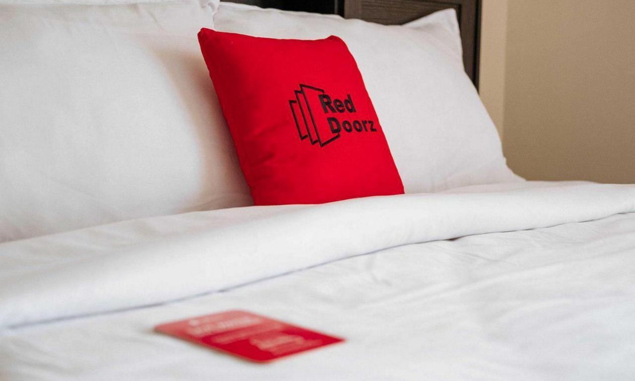 Reddoorz At Hotel Rumberpon Соронг Экстерьер фото